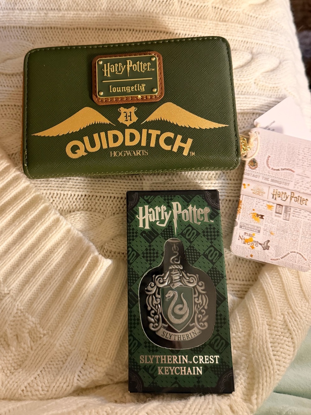🔥🐍Loungefly Green Quidditch Wallet with Gold Detailing and Slytherin Keychain 🔥🐍